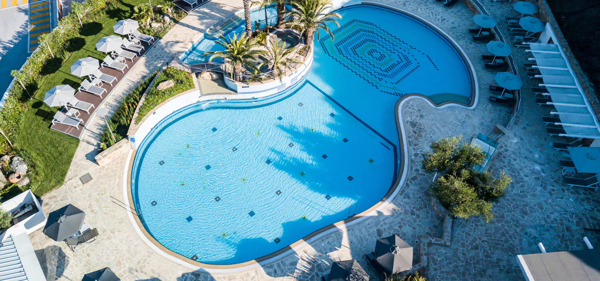 Lagomandra Beach - Luxury Suites & Apartments with Private Pool