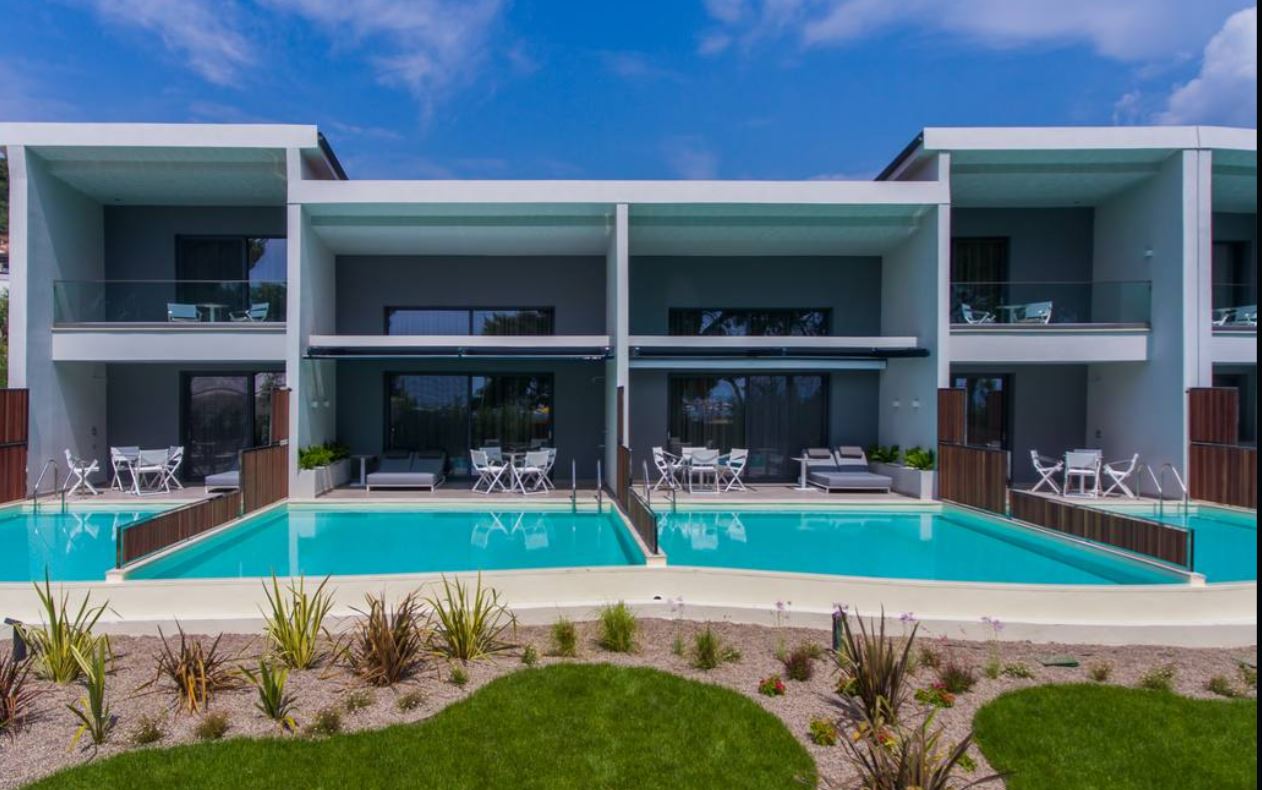 Deluxe Suite with Private Pool